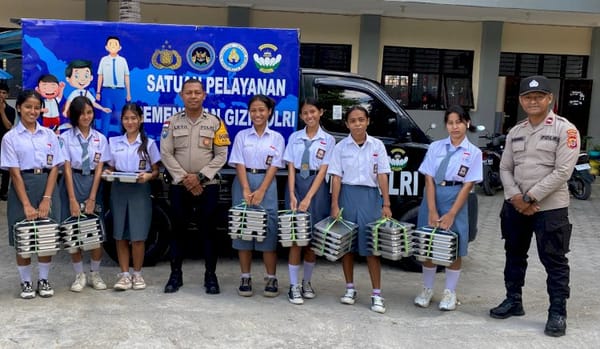 SPPG Polri Sentuh Ribuan Anak di Kupang, Kapolda NTT Tegaskan Pangan Aman dan Bergizi