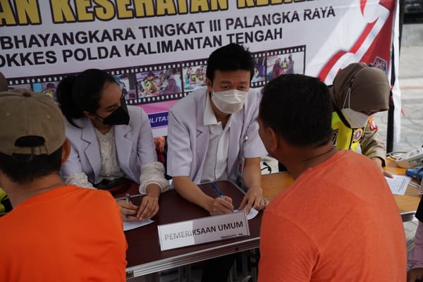 Rumkit Bhayangkara Polda Kalteng Ajak Warga Jaga Kesehatan di Car Free Day Palangka Raya