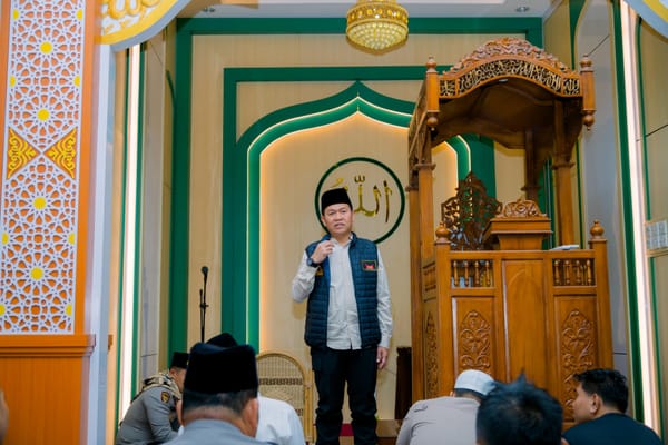 Dari Masjid Nurul Islam, Wakapolda Sumbar Tanamkan Nilai Keteladanan dan Kebersamaan Anggota Polri