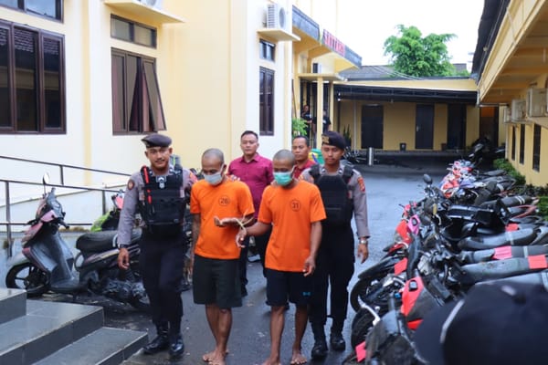 Dua Pria Tampan Spesialis Curanmor Digelandang ke Mapolres Kobar