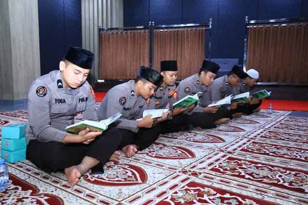 Divisi Humas Polri Gelar Khataman dan Doa Bersama di Momen Jumat Berkah