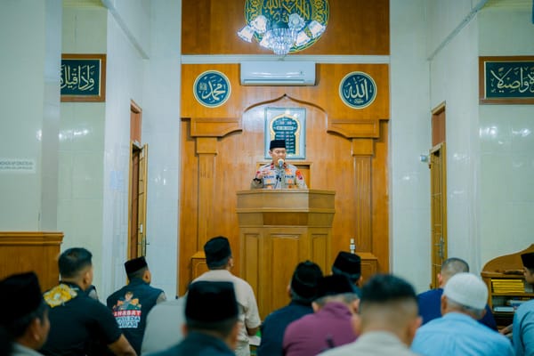 Subuh Berjamaah Jadi Sarana Wakapolda Sumbar Ajak Warga Jaga Keluarga dan Lingkungan