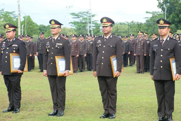Empat Belas Personel Ditresnarkoba Polda Kalsel Terima Penghargaan di Momen Sumpah Pemuda