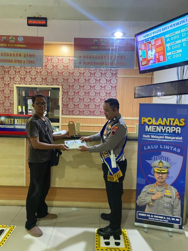 Samsat Semarang 1 Tak Hanya Layani, Tapi Juga Hargai Wajib Pajak Tertib Lewat Program Polantas Menyapa