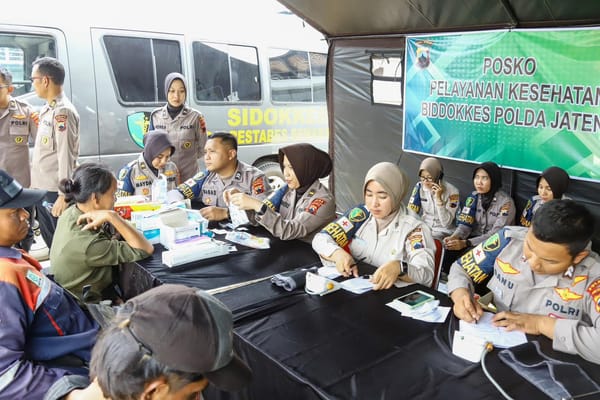 Tinjau Banjir Genuk Semarang, Kapolda Jateng Pastikan Layanan Kepolisian Maksimal