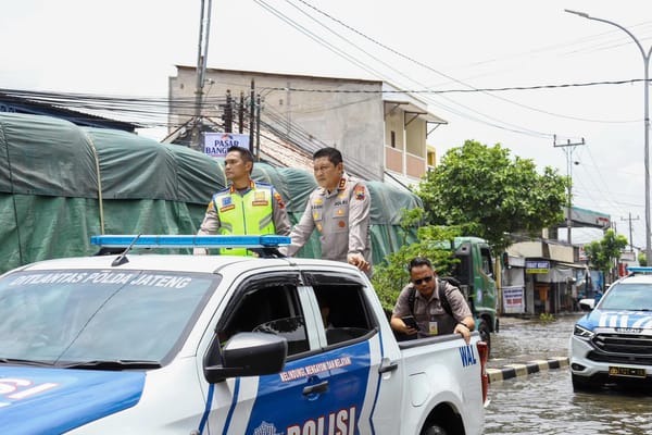 Cek Banjir Genuk Semarang, Kapolda Jateng Pastikan Bantuan Makanan–Obat dan Sediakan Towing