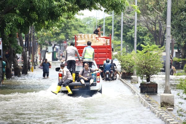 Kapolda Jateng Tinjau Banjir di Genuk Semarang Pastikan Polisi Hadir untuk Warga