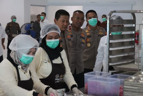 Kapolda Jateng Cek Langsung Fasilitas SPPG Polrestabes Semarang