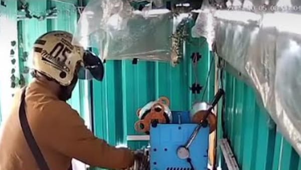 Aksi Pencuri Sasar Lapak Es Teh di Klaten Terekam CCTV, Videonya Viral