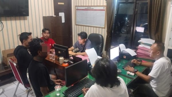 Satpol PP Dikeroyok Orang Mabuk Saat Menolong Pedagang di Cilacap