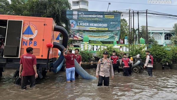 Hari Keenam Banjir Kaligawe, Polda Jateng Terus Salurkan Bantuan untuk Warga