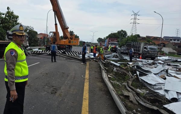 Dua Nyawa Melayang dalam Kecelakaan Beruntun di Tol Semarang