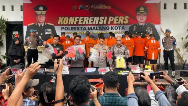 Polresta Malang Kota Serahkan 12 Tersangka Demo Anarkis ke Kejaksaan, Kerugian Capai Rp 3,8 Miliar