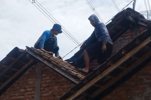 Puting Beliung Terjang Kabupaten Semarang, Puluhan Rumah Rusak dan Warga Panik