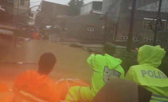 Hujan Deras Guyur Medan, Kapolrestabes Turun Tengah Malam Cek Posko Banjir