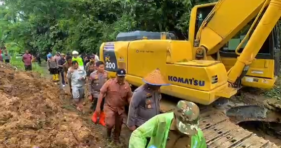 Polda Sumbar All Out Bantu Korban Banjir, Wakapolda Turun Langsung Pantau Pemulihan