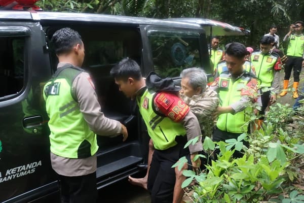 Ancaman Tanah Bergerak di Sumpiuh, Puluhan Warga Mengungsi ke Balai Desa