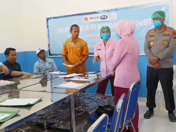Tingkatkan Standar SOP MBG, Polda Kalteng Sertifikasi 18 Koki di Satuan Pengamanan