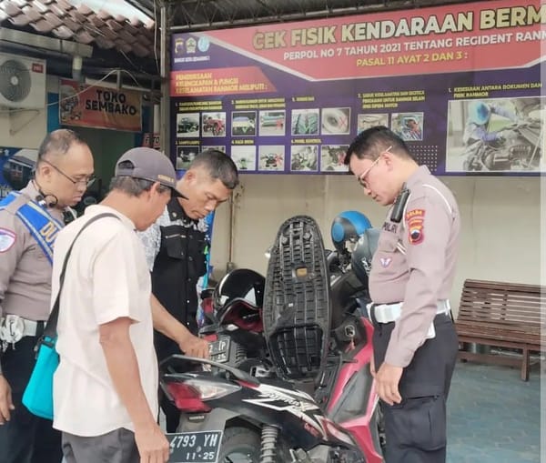 Petugas Samsat Semarang I Lakukan Cek Fisik Kendaraan, Pastikan Data Akurat dan Kendaraan Laik Jalan