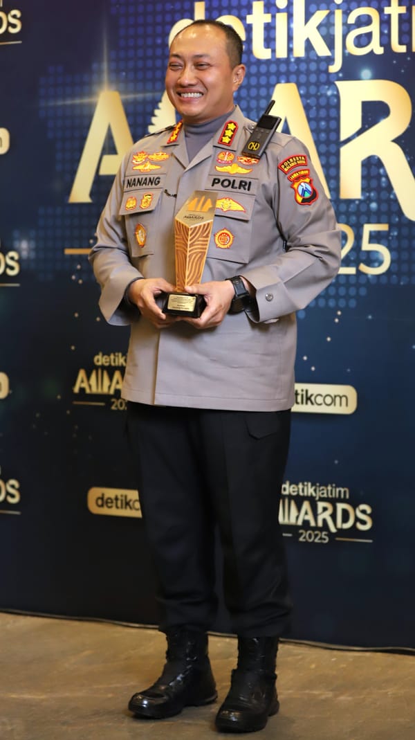 Kombes Nanang Haryono Buktikan Dedikasi, Kembali Raih Detik Jatim Award 2025