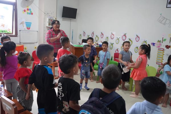 Satgas Humas Damai Cartenz Berbagi Kasih dengan Anak Sekolah Minggu GKI Alfa Omega Kotaraja