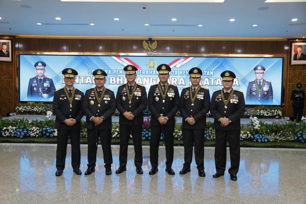 Dedikasi di Bidang Kamtibmas, Kapolda Kalteng Raih Penghargaan Bintang Bhayangkara Pratama