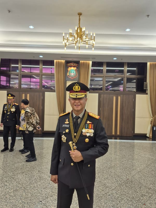 Kapolda Kalteng Dianugerahi Bintang Bhayangkara Pratama atas Dedikasi Mewujudkan Kamtibmas