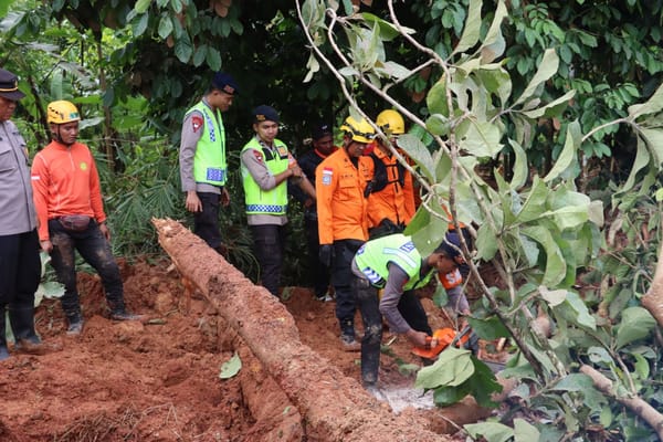 Longsor Cibeunying, Polri Maksimalkan Pencarian dengan 155 Personel dan 4 Anjing Pelacak