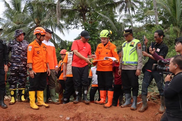 Gubernur Jateng Tinjau Longsor Majenang, Kapolresta Cilacap Pastikan Proses Evakuasi Aman