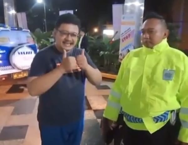 Terjebak Macet karena Banjir, Warga Lowokwaru Diselamatkan Patwal Malang Kota