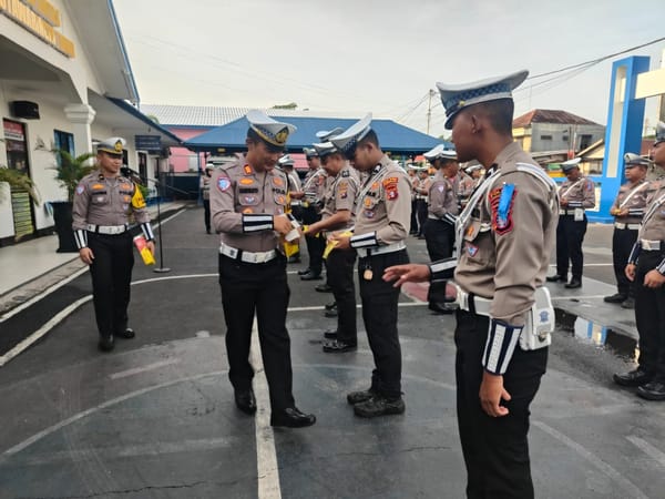 Kasat Lantas Bagikan Vitamin untuk Dukung Personel di Lapangan Saat Ops Zebra Telabang