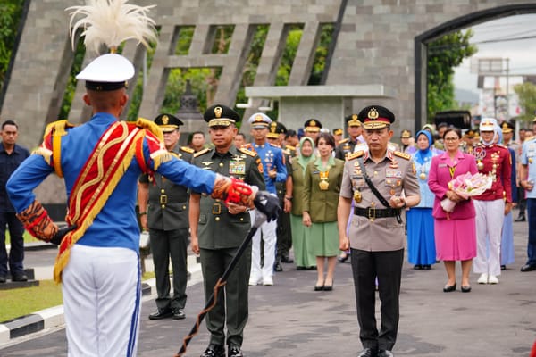 Pimpin Wisuda Prajurit Taruna, Kapolri Dorong Kerja Sama TNI-Polri untuk Masa Depan Indonesia