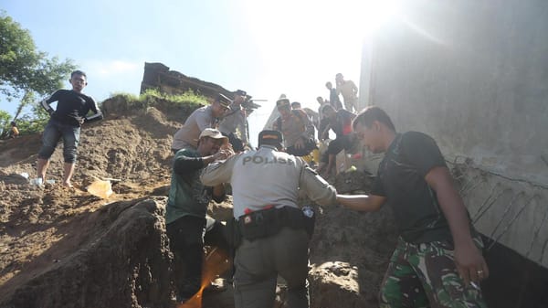 Kapolda Tembus Aceh Utara Lewat Sungai Tingkeum, Sempat Bertemu Warga Tertahan di Kutablang