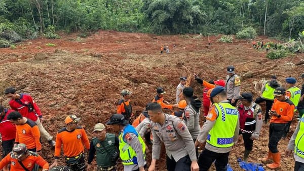 Polri Kerahkan 155 Personel dan 4 Anjing Pelacak untuk Operasi SAR Longsor Cilacap