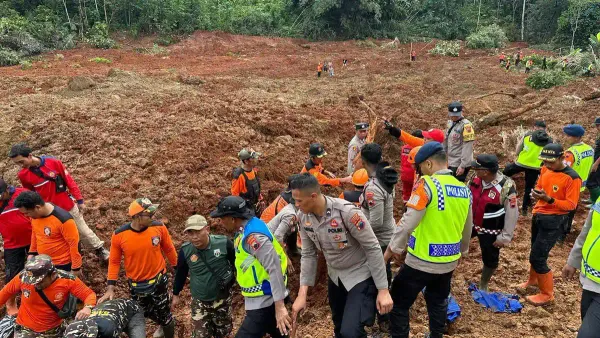 Operasi SAR Longsor Cilacap, Polri Terjunkan 155 Personel dan 4 Anjing Pelacak