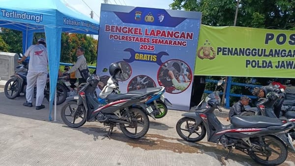 Sigap, Bengkel Polrestabes Semarang Tangani Kendaraan Mogok karena Banjir Genuk