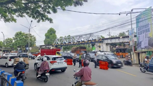 Dishub Kota Malang Terapkan Rekayasa Lalin Usai Trotoar Jembatan Embong Brantas Ambrol