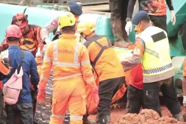 Dua Korban Longsor Majenang Ditemukan Meninggal oleh Satbrimob Polda Jateng