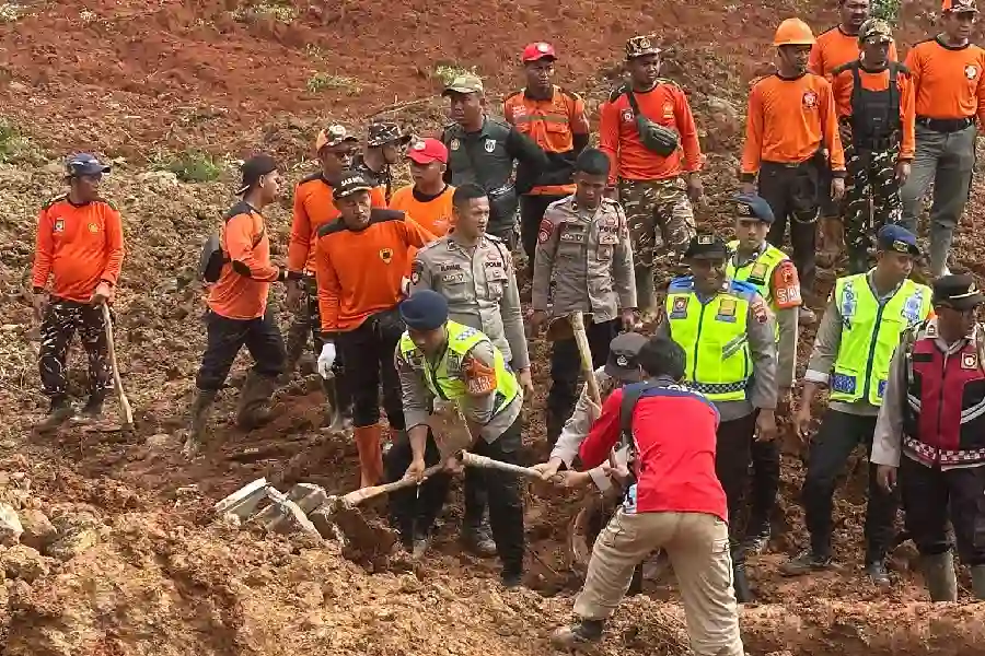 Polri Kerahkan 155 Personel untuk Mencari 21 Korban Tertimbun Longsor di Cilacap