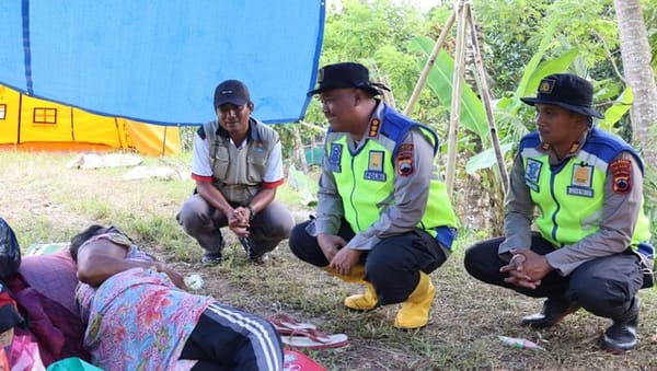 Cepat Tanggap, Polresta Cilacap Bantu Warga Terdampak Banjir Wanareja