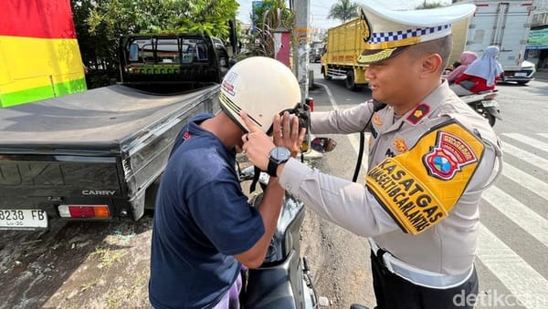 Operasi Zebra Semeru: Satlantas Malang Kota Edukasi Warga dan Bagi Ratusan Helm Gratis