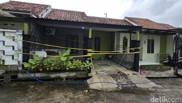 Polisi Periksa Tetangga Korban Pria yang Ditemukan Tergantung dengan Pisau Menancap di Kendal