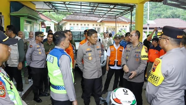 Tinjau Lokasi Longsor Banjarnegara, Kapolda Jateng Cek Langsung Kesiapan Anggota