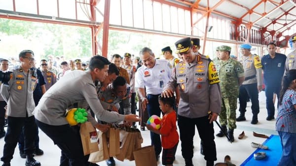 Kapolri Pantau Langsung Kesiapan Pelayanan Nataru di Stasiun Tawang Semarang