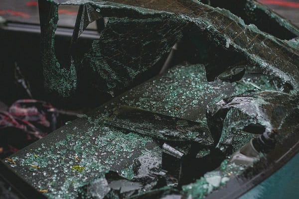 Truk Diduga Rem Blong Tabrak Sejumlah Kendaraan dan Bangunan di Ajibarang, Satu Korban Meninggal