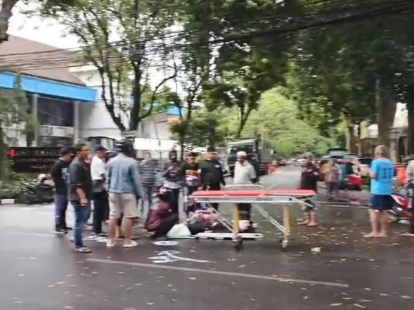 Detik-Detik Vario vs Brio Beradu Keras di Dr. Cipto, Pengendara Motor Luka Parah Dibawa ke RSSA