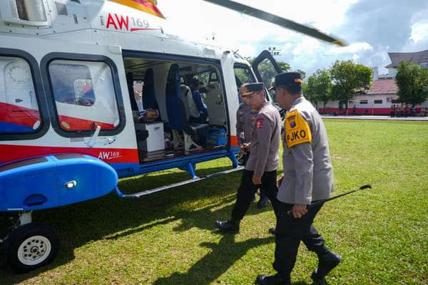 Naik Helikopter, Kapolri Pantau Banjir Sumut dan Tekankan Distribusi Logistik Dipercepat