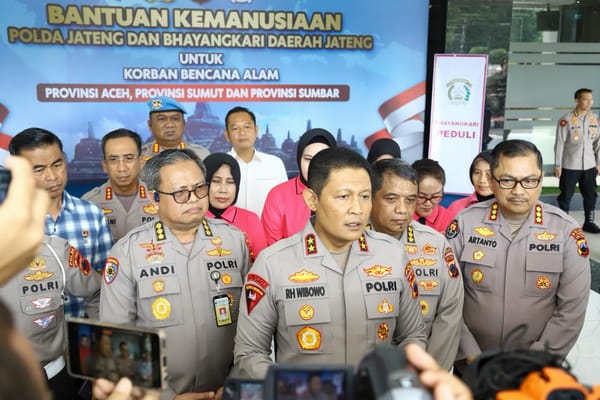 Lima Truk Logistik dan Tenaga Medis Diberangkatkan Polda Jateng untuk Bantu Sumatera