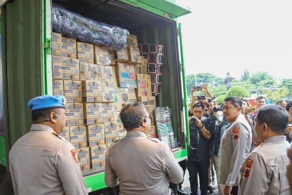 Polda Jateng Salurkan Bantuan Rp2,2 Miliar dan Logistik untuk Korban Bencana di Sumatera