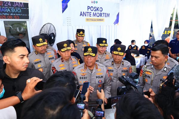 Kunjungi Posko DVI di Sumbar Wakapolri Pastikan Proses Identifikasi Berjalan Lancar